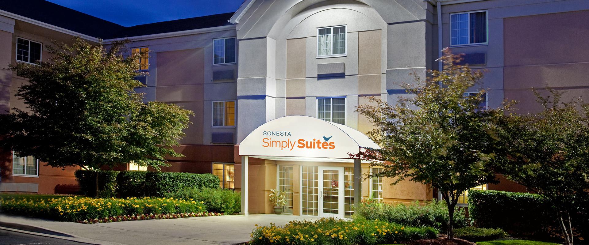 Simply Suites Chicago Waukegan Hotel Entrance