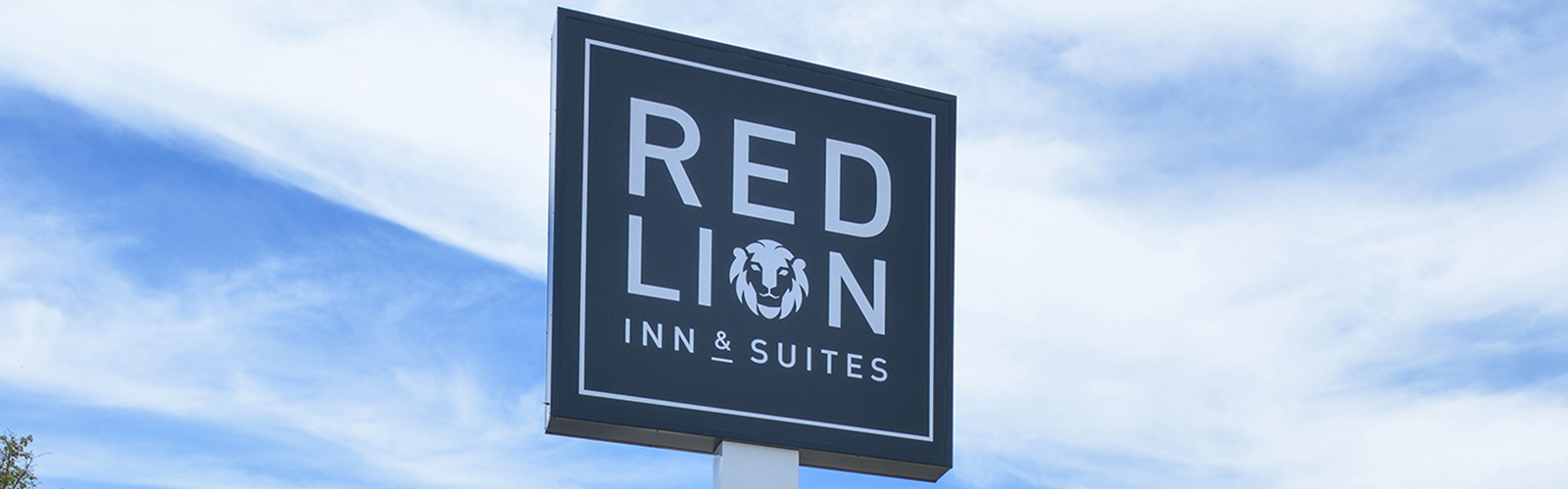 Red Lion Inn & Suites Signage