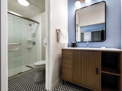 Sonesta Select Philadelphia Airport One Bedroom Suite Bathroom