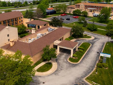Aerial exterior image of the Sonesta Select Bettendorf Quad Cities hotel.