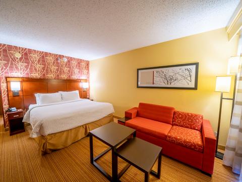 Hotel room with King Bed at Sonesta Select Bettendorf Quad Cities.