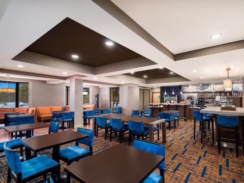The Commons dining area at Sonesta Select Dallas Richardson.