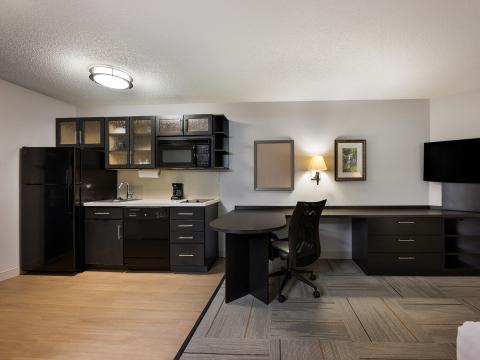 The kitchen and desk areas of the Studio Suite at Sonesta Simply Suites Huntsville Research Park.