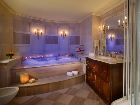 The bathroom of the Royal Suite at Sonesta Hotel, Tower & Casino - Cairo.