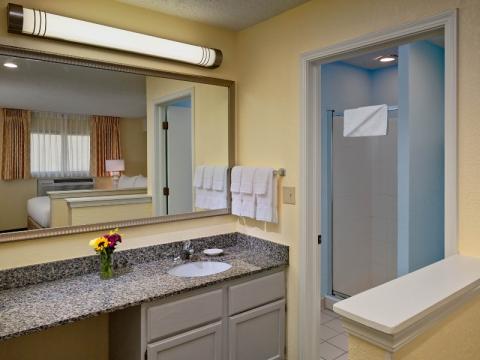 Sonesta ES Suites Tucson - Guest Bathroom
