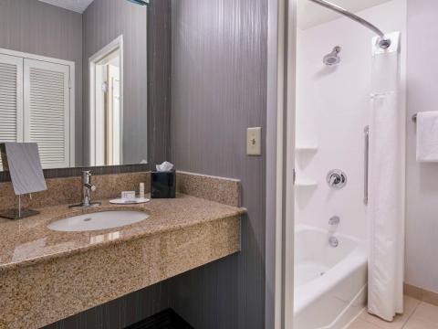 Sonesta Select Minneapolis Eden Prairie - bathroom