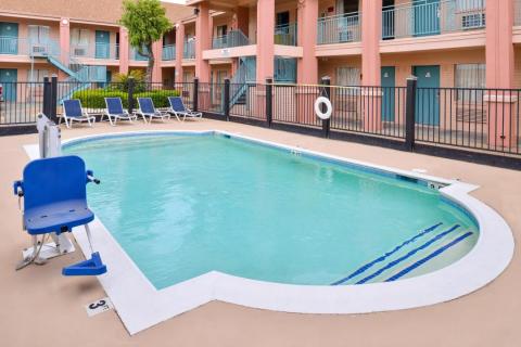 Outdoor pool with handicap accessible lift 