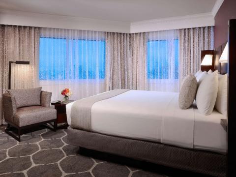 Houston Galleria Hotel Suite Windows