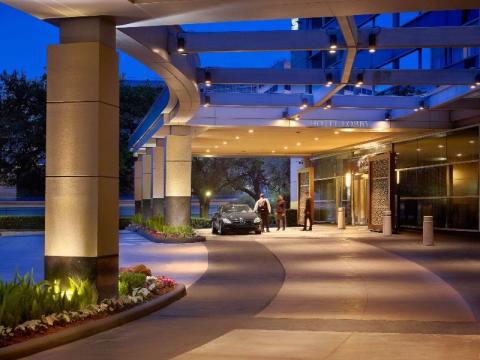 Houston Galleria Hotel Entrance